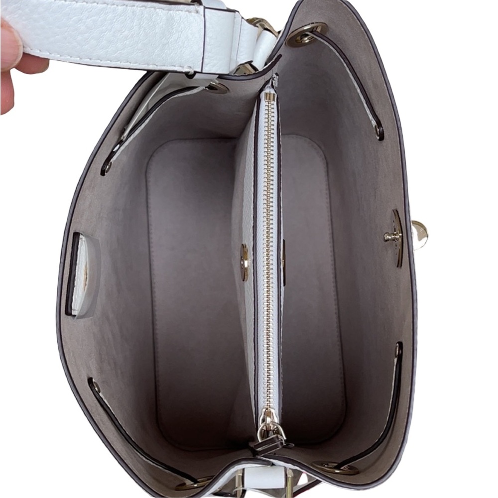 Kate Spade New York Marti large bucket bag in white pebbled leather. - Picture 9 of 10